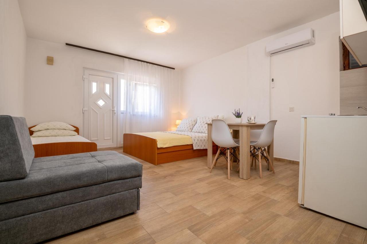 Apartmani Frane ネウム エクステリア 写真