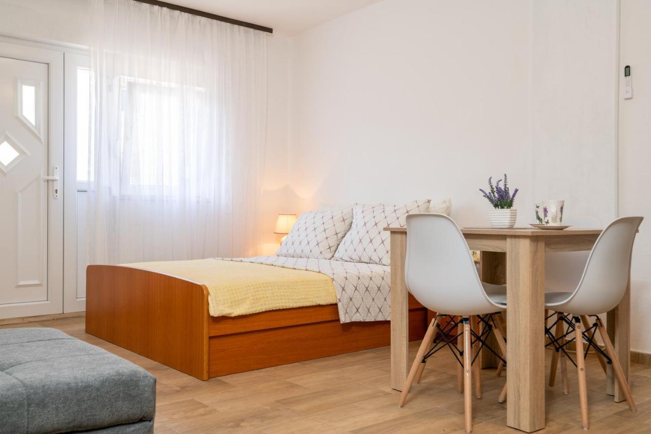 Apartmani Frane ネウム エクステリア 写真