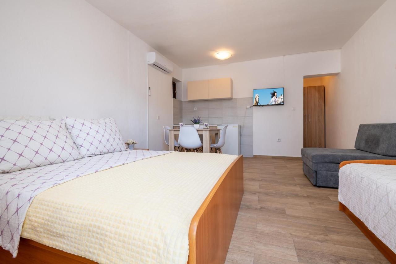 Apartmani Frane ネウム エクステリア 写真