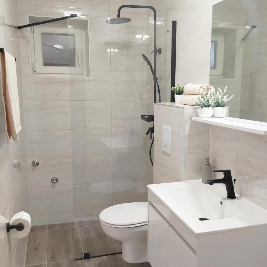 Apartmani Frane ネウム エクステリア 写真